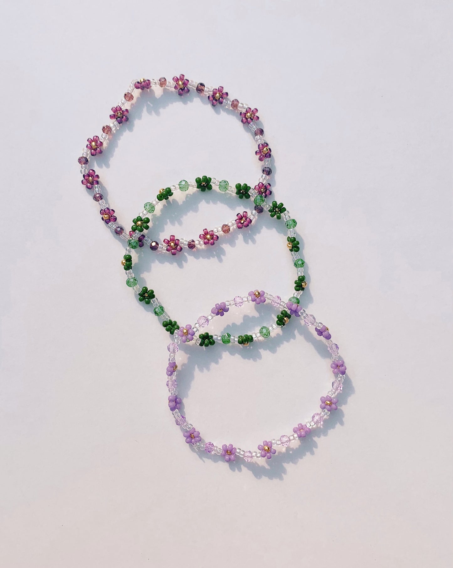 keari - Perlenarmband mit Facettenperlen und Gänseblümchen