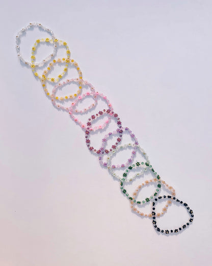 keari - Perlenarmband mit Facettenperlen und Gänseblümchen