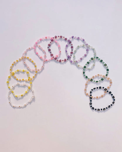 keari - Perlenarmband mit Facettenperlen und Gänseblümchen