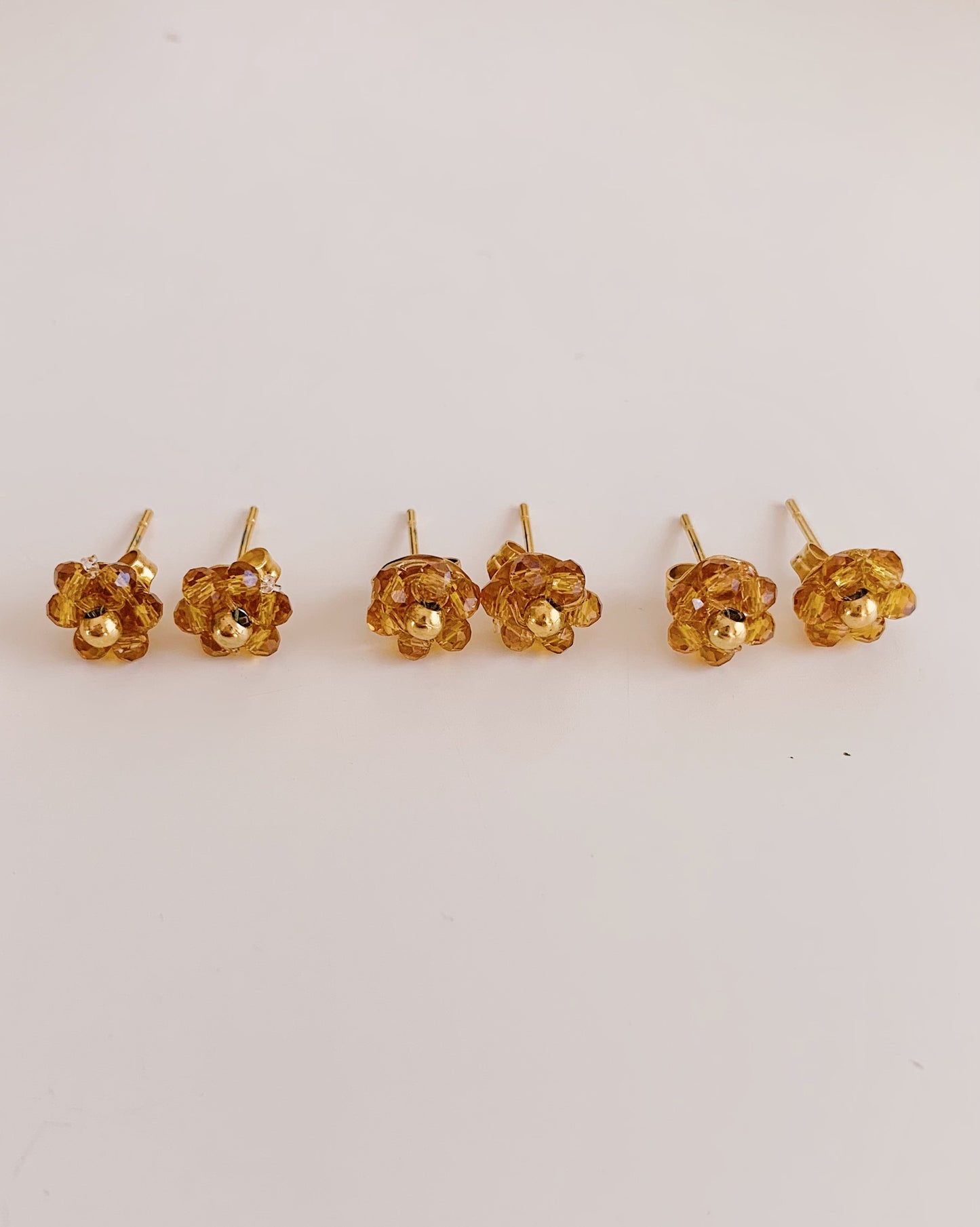 keari - Ohrstecker gold mit Facettenperlen